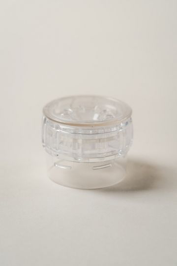 Lid for spice mills without a reverse-lock